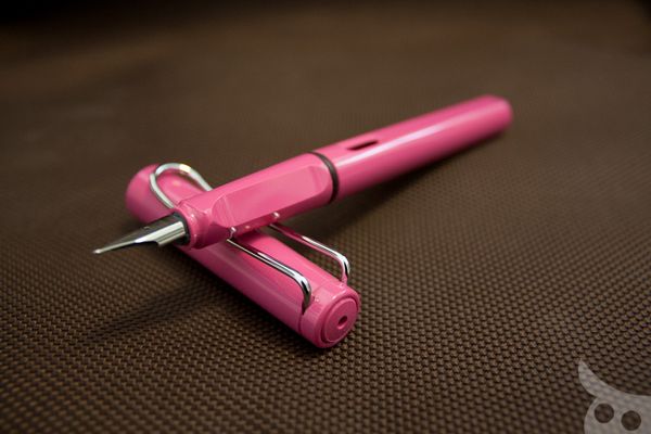 ผู้หญิงใช้ได้! ผู้ชายใช้ดี! Lamy Safari Limited Edition Shocking Pink และ Aquamarine