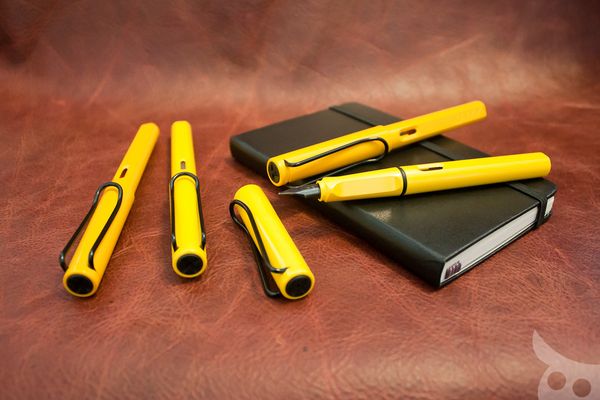 อย่าคิดว่ามีเหลืองเดียว! Lamy Safari Yellow Black Clip กระบี่เหลืองสุริ?