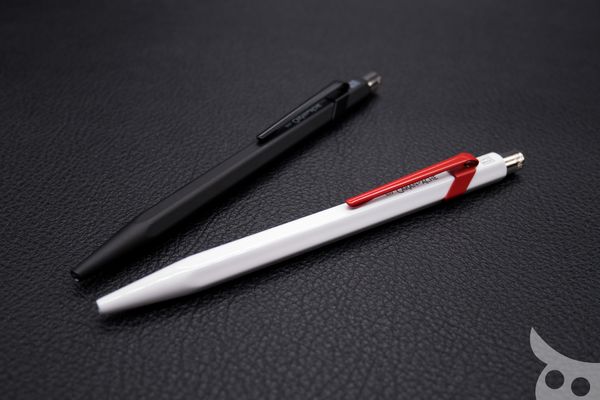 มีกี่ด้ามพี่ก็เหมาหมด! Caran d'Ache 849 : White Red & All Black